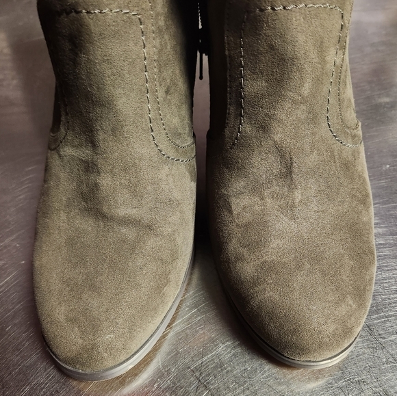 Crown Vintage Suede Ankle Boots - Picture 7 of 10